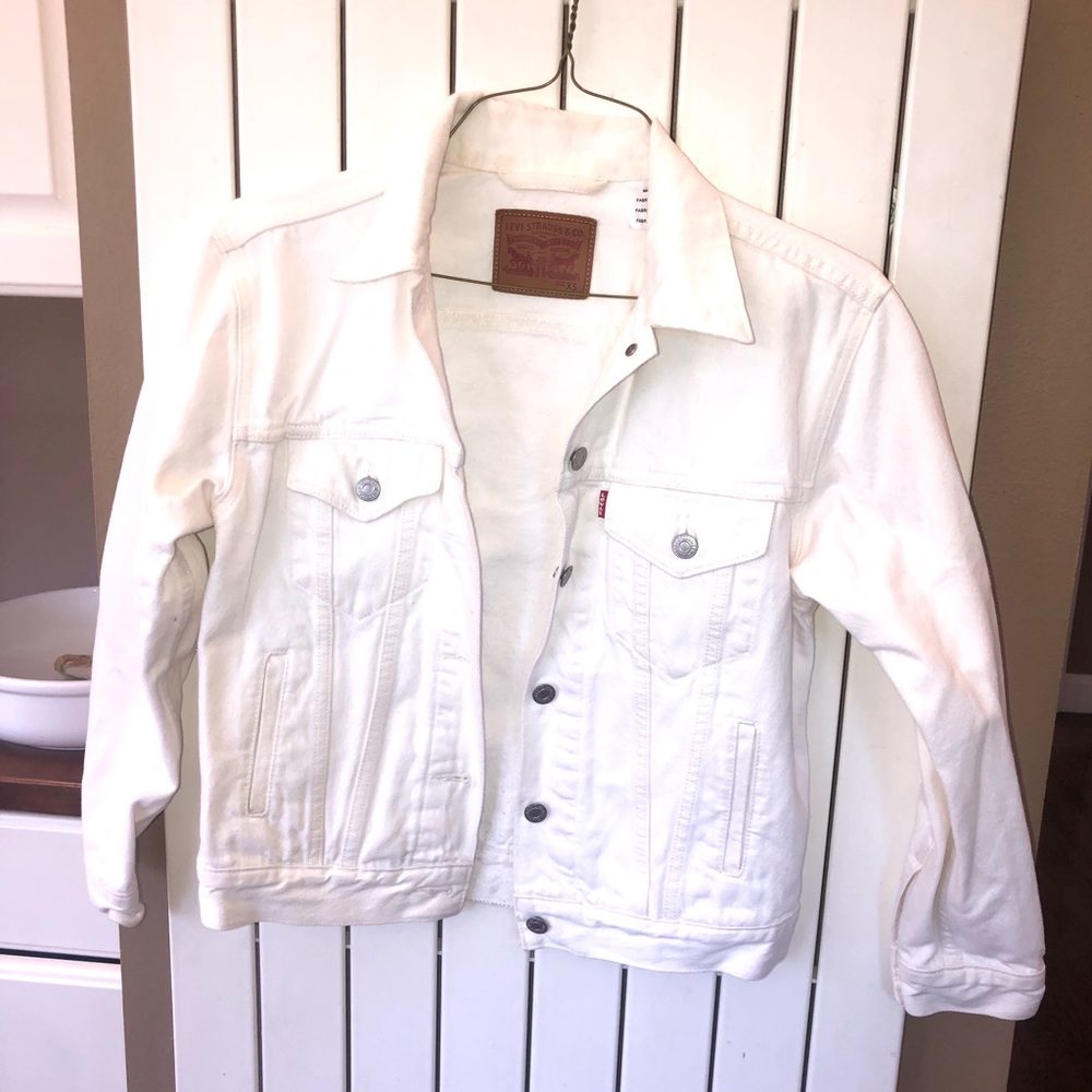 Levi’s jean jacket in white